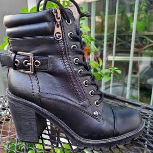 New! Tall boots w zipper